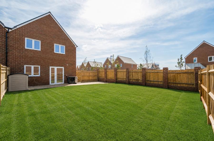 3 bedroom  semi-detached house for sale