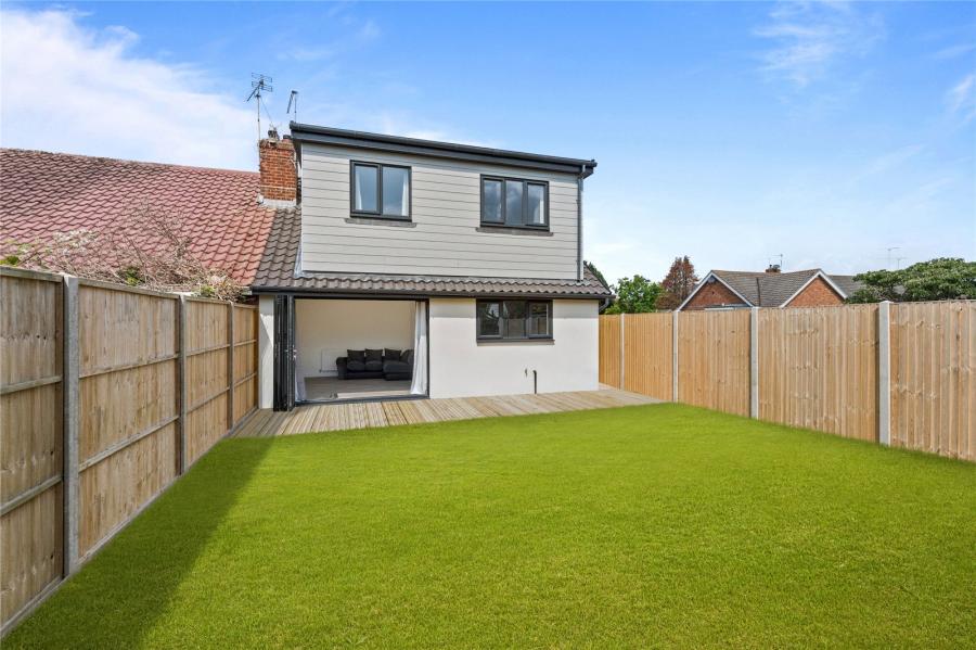 4 bedroom  semi-detached house for sale
