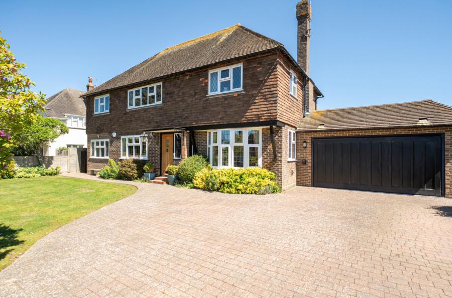 4 bedroom  detached house for sale