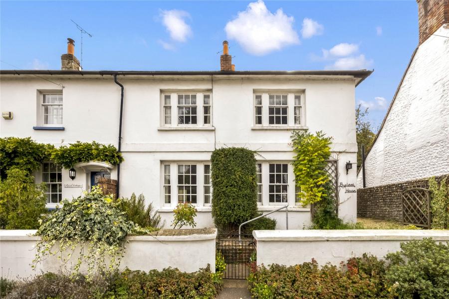 3 bedroom  semi-detached house for sale