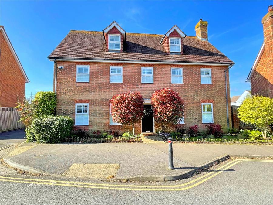 6 bedroom  detached house for sale
