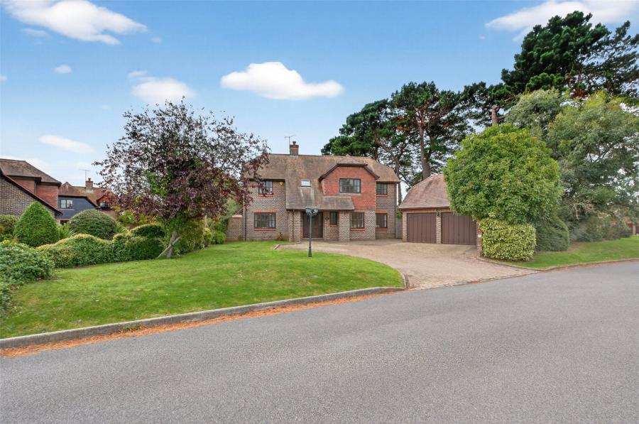 4 bedroom  detached house for sale