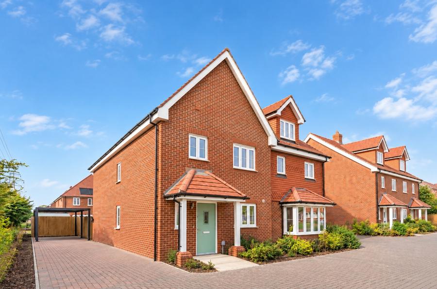 3 bedroom  semi-detached house for sale
