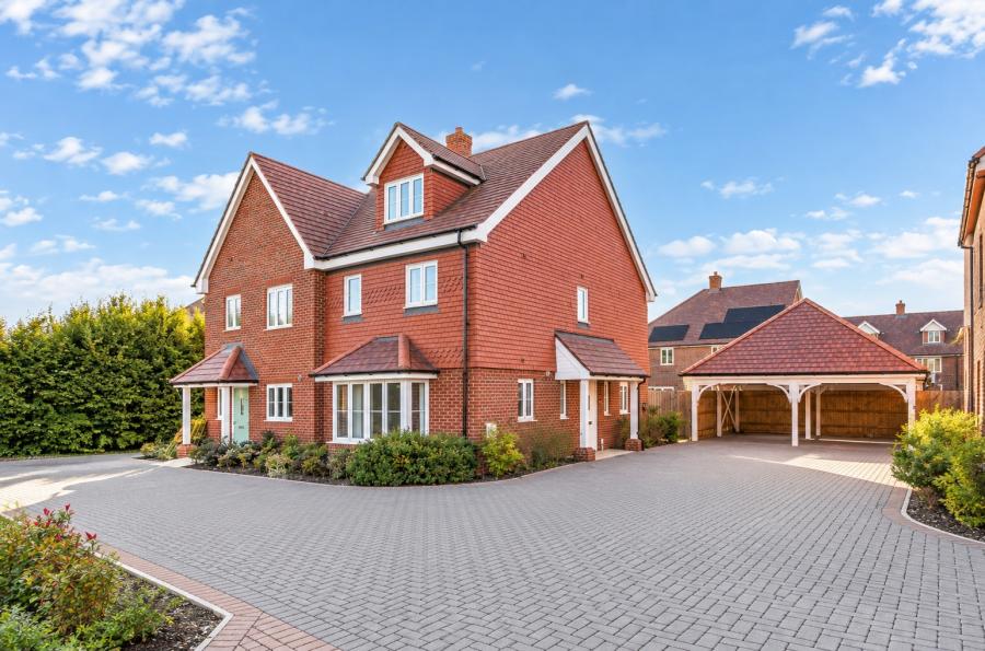 4 bedroom  semi-detached house for sale