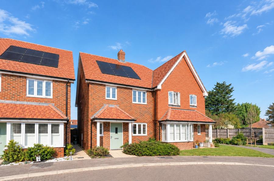 3 bedroom  semi-detached house for sale