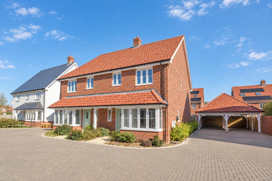 3 bedroom  semi-detached house for sale