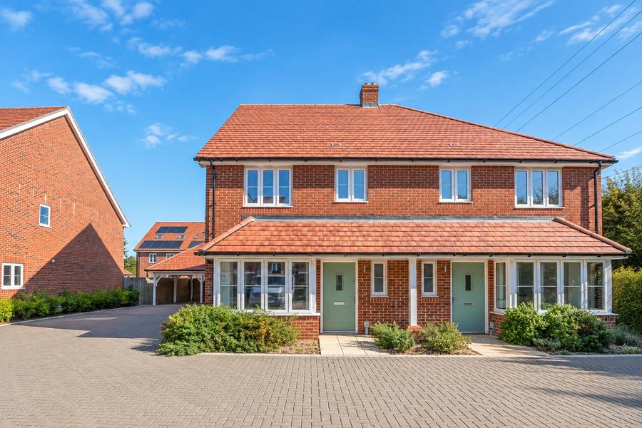 3 bedroom  semi-detached house for sale
