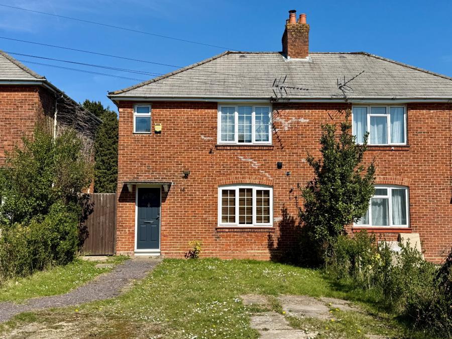 3 bedroom  semi-detached house to rent