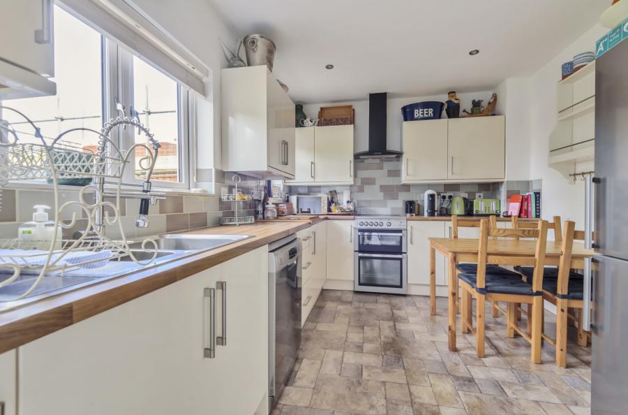 3 bedroom  semi-detached house to rent
