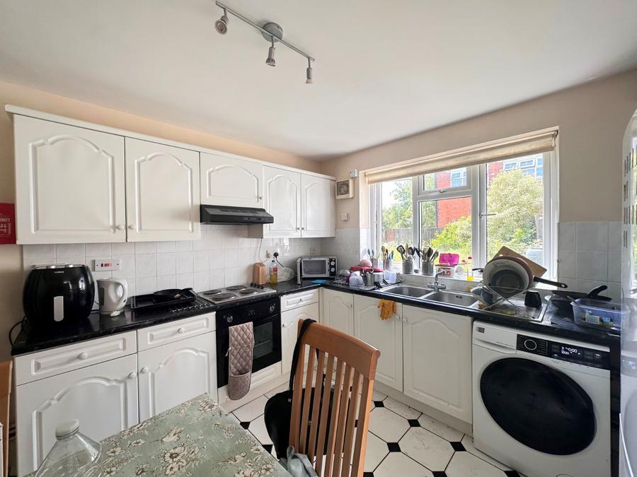6 bedroom house to rent