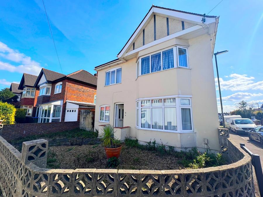 5 bedroom  detached house to rent