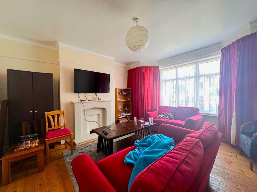 5 bedroom  detached house to rent