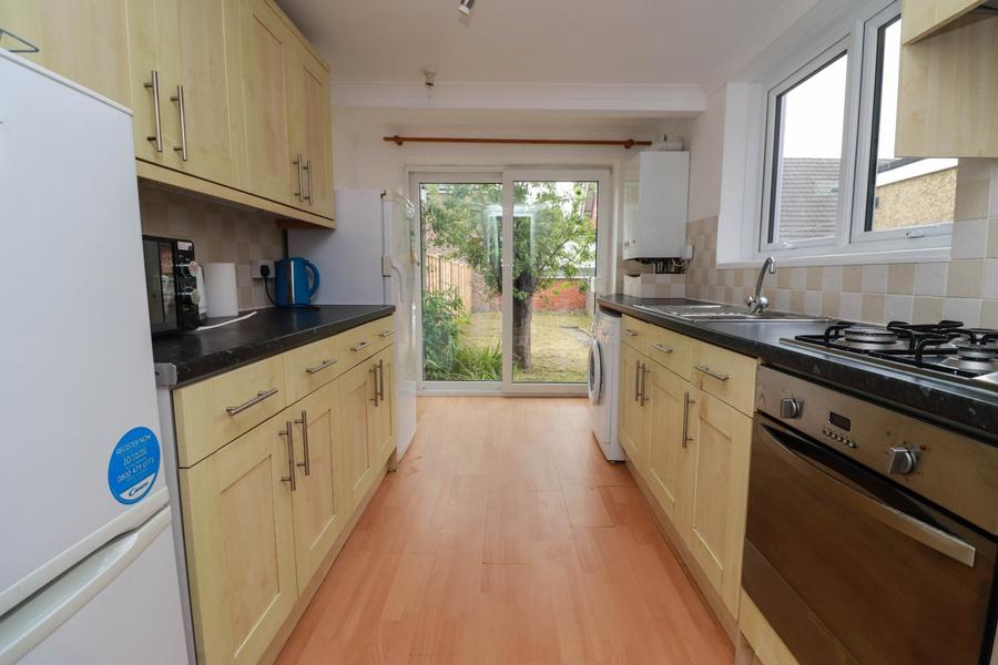 4 bedroom  terraced house to rent