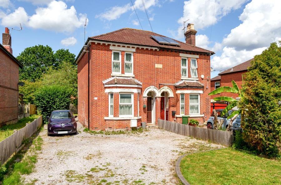 5 bedroom  semi-detached house to rent