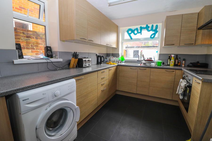 3 bedroom  terraced house to rent