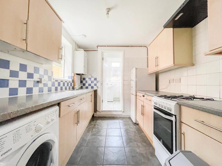 4 bedroom  terraced house to rent