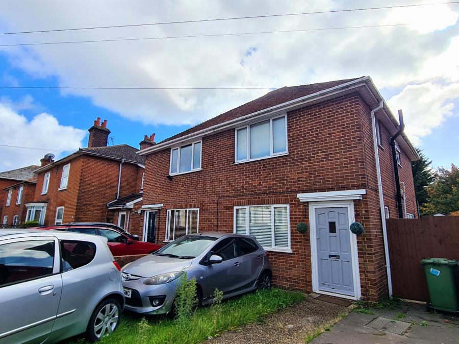 3 bedroom semi-detached house to rent