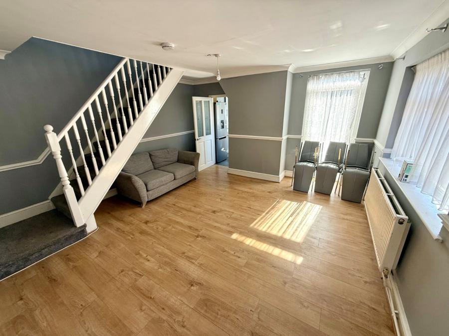 3 bedroom  semi-detached house to rent