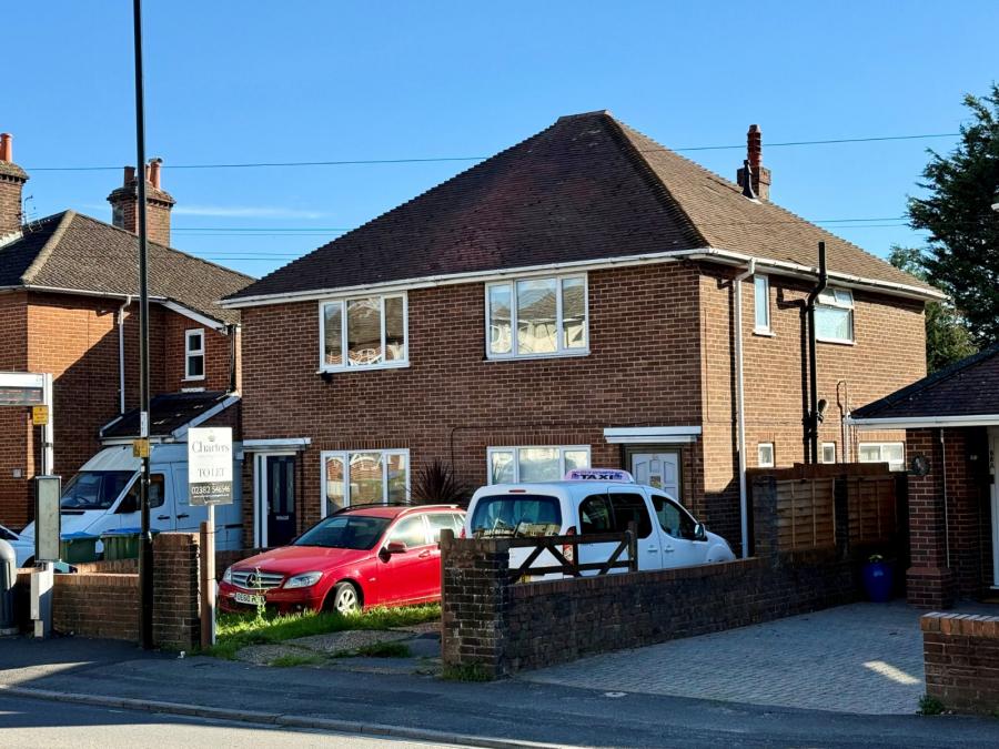3 bedroom  semi-detached house to rent