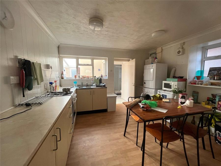 4 bedroom  semi-detached house to rent