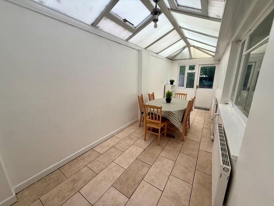 4 bedroom  terraced house to rent