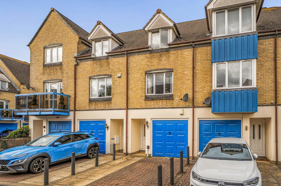 3 bedroom terraced house for sale