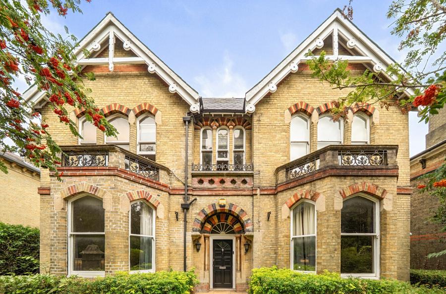 2 bedroom maisonette for sale