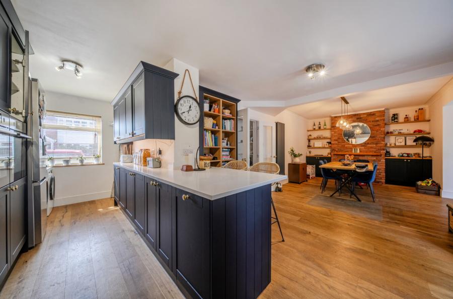 4 bedroom  semi-detached house for sale