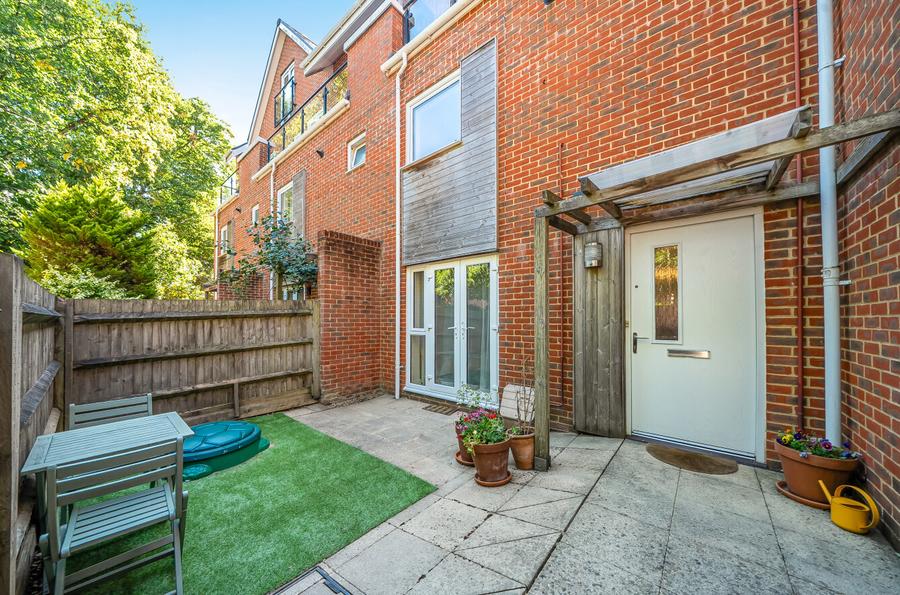 3 bedroom maisonette for sale