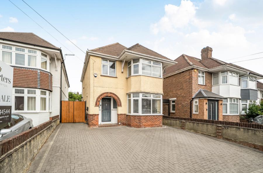 3 bedroom  detached house for sale