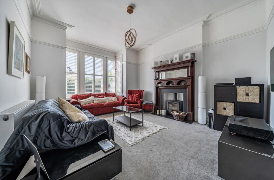 5 bedroom  detached house for sale