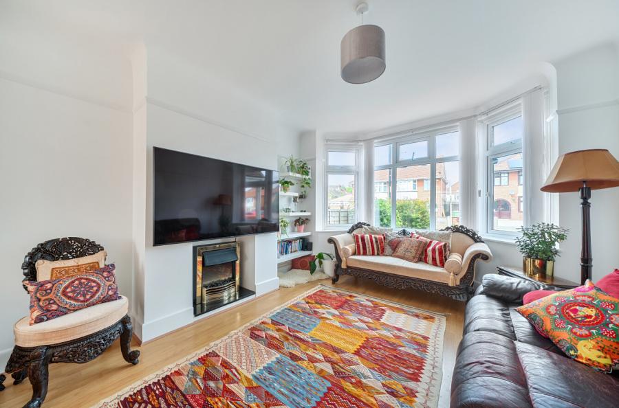3 bedroom  semi-detached house for sale