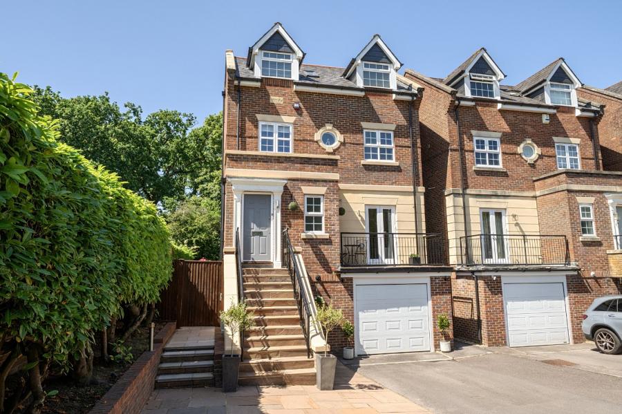 4 bedroom  detached house for sale