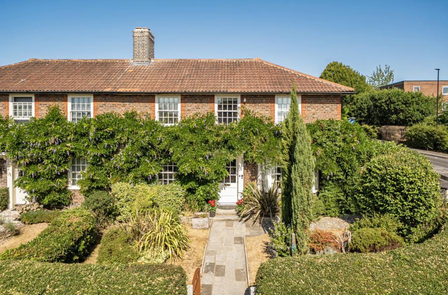 3 bedroom  semi-detached house for sale