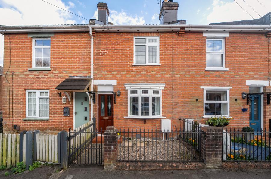 2 bedroom  terraced house for sale