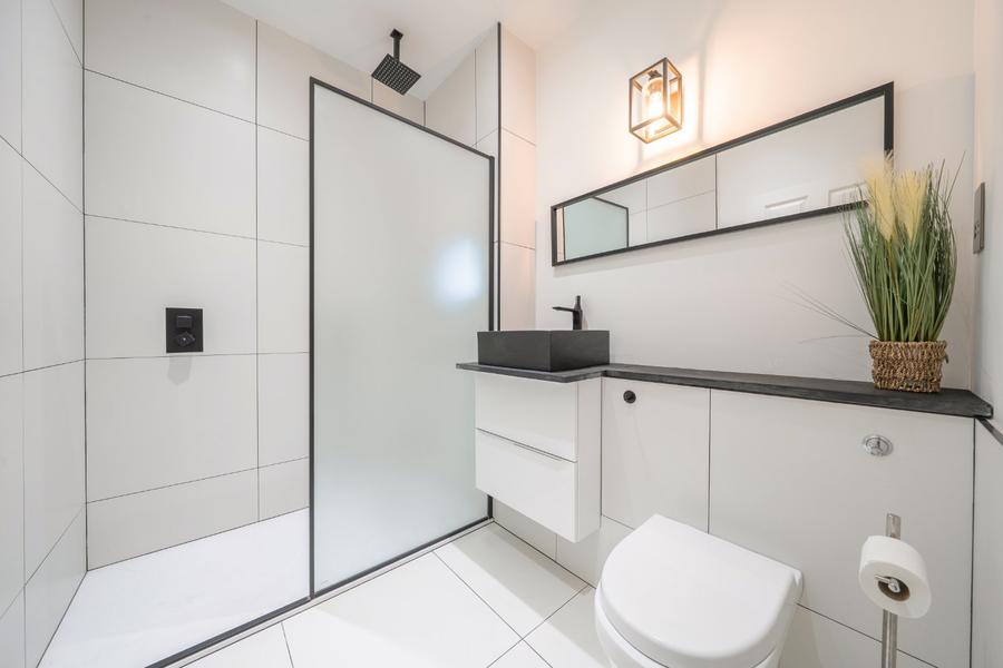 2 bedroom maisonette for sale