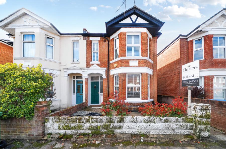 2 bedroom maisonette for sale