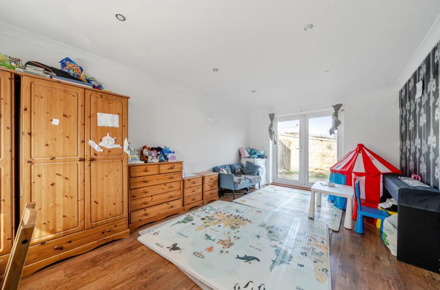2 bedroom  semi-detached house for sale