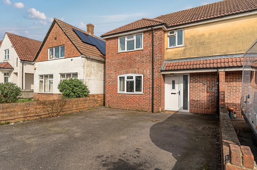 2 bedroom  semi-detached house for sale
