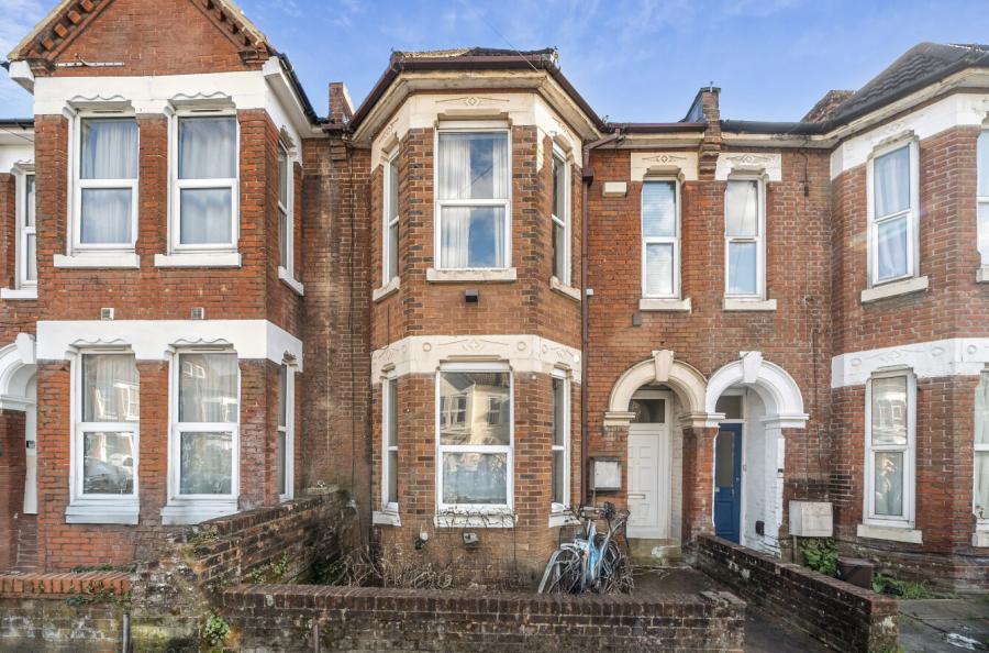 2 bedroom  terraced maisonette for sale
