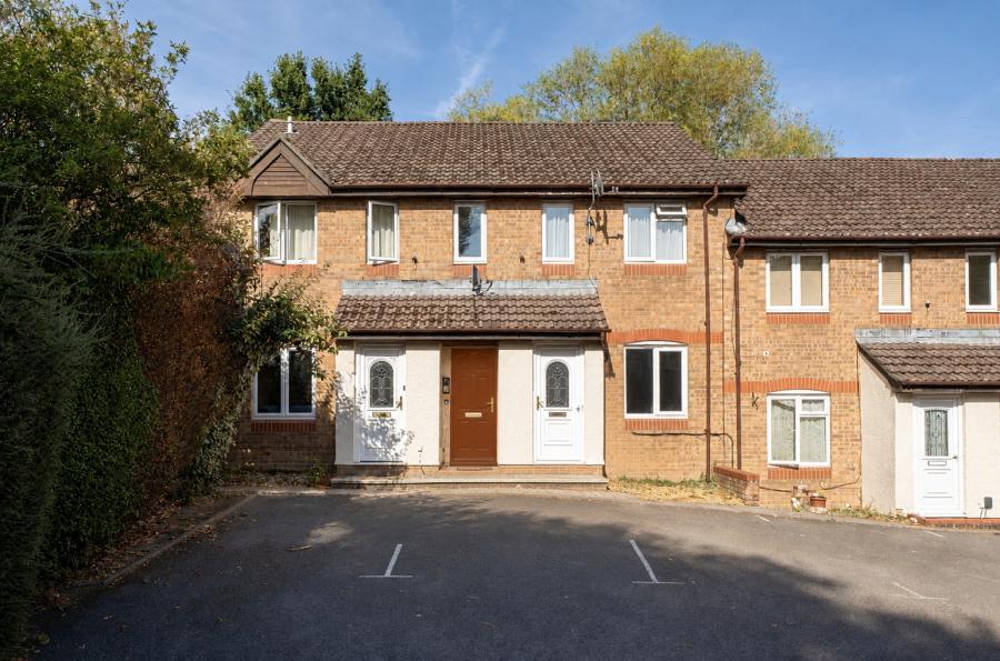 1 bedroom maisonette for sale