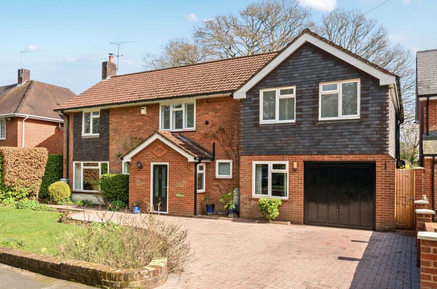 5 bedroom  detached house for sale
