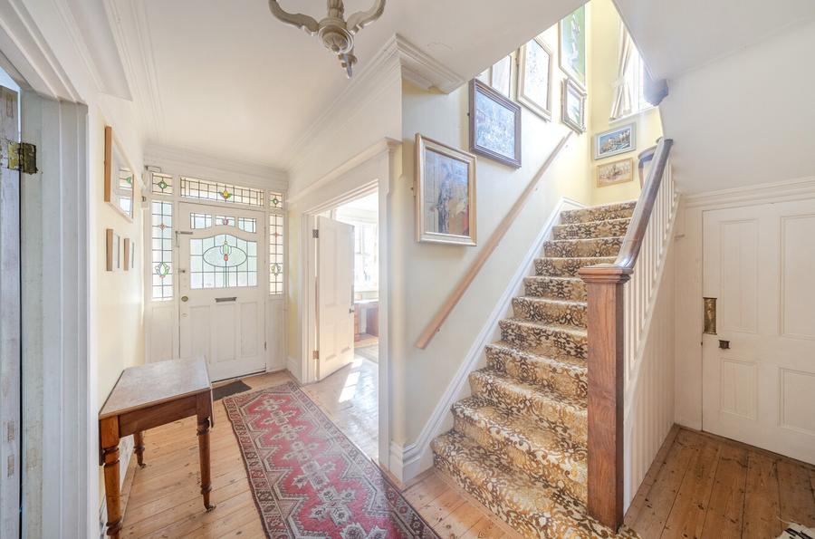 5 bedroom  detached house for sale