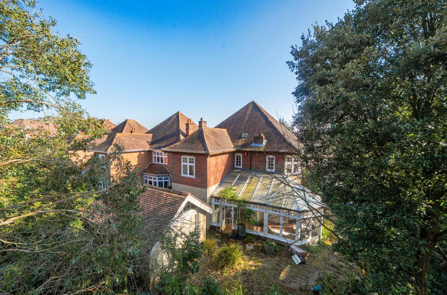 5 bedroom  detached house for sale
