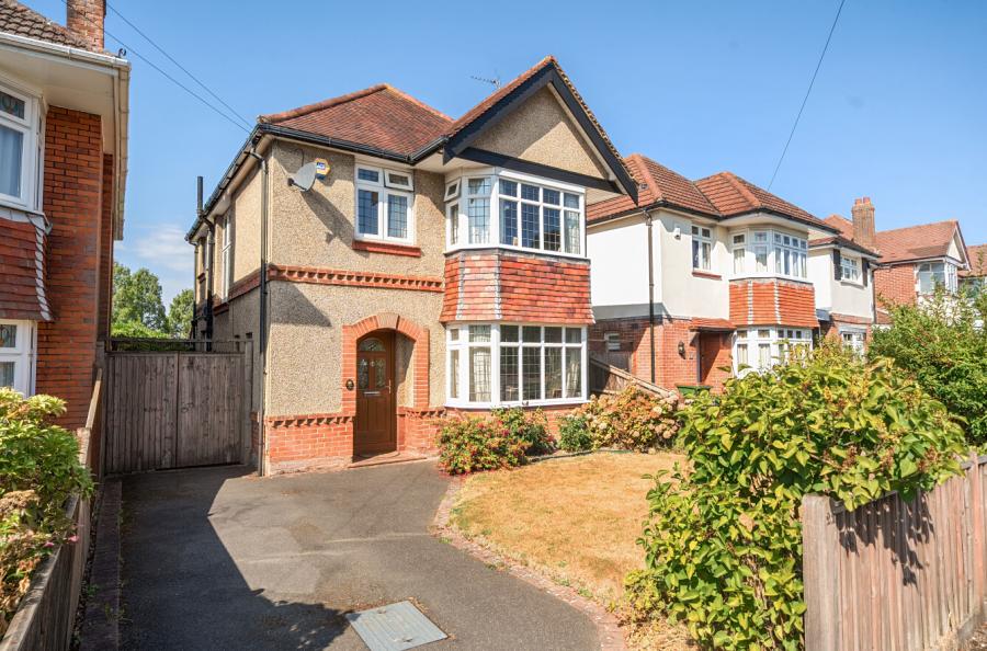 3 bedroom  detached house for sale