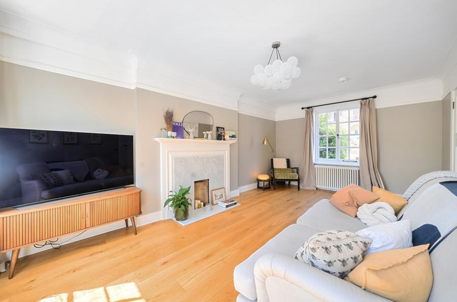 3 bedroom  semi-detached house for sale