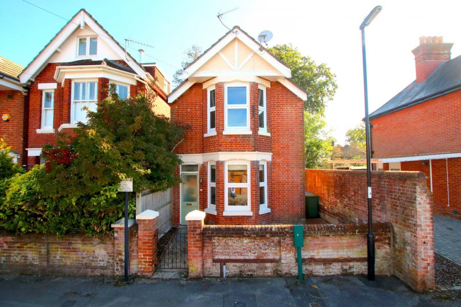 3 bedroom  detached house for sale