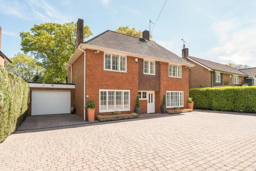 5 bedroom  detached house for sale