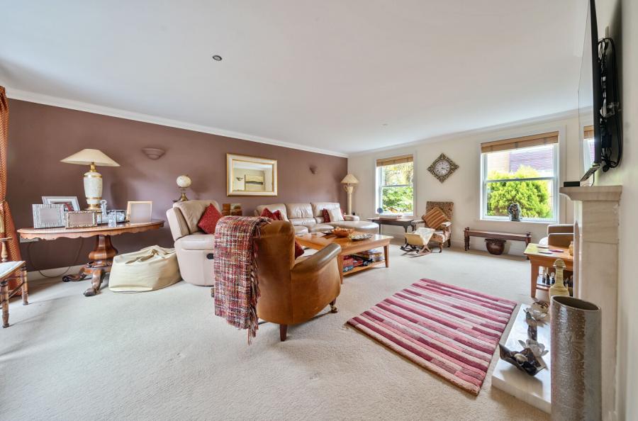 5 bedroom  detached house for sale