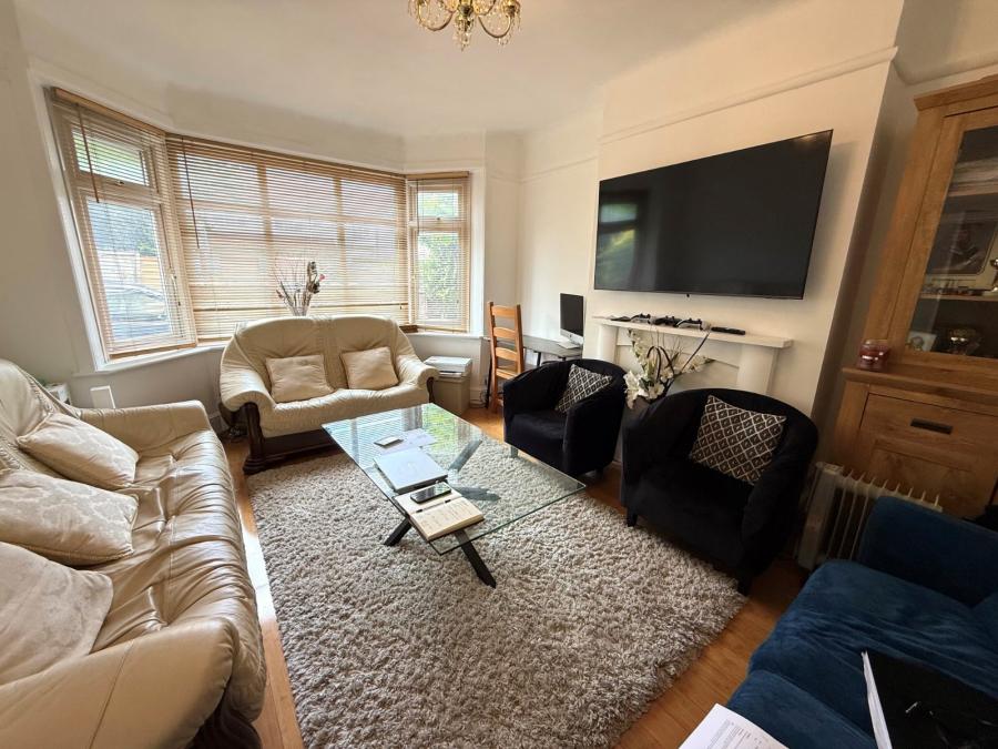 3 bedroom  semi-detached house to rent
